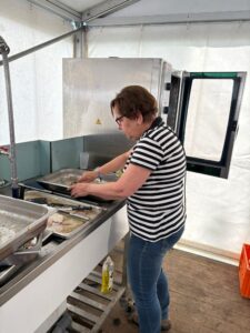 De Dames Van De Vrijwilligerstent (3)